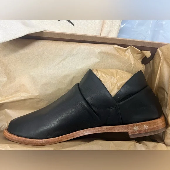 NIB Beek Puffin Bootie Flats - Black Leather - Picture 5 of 9